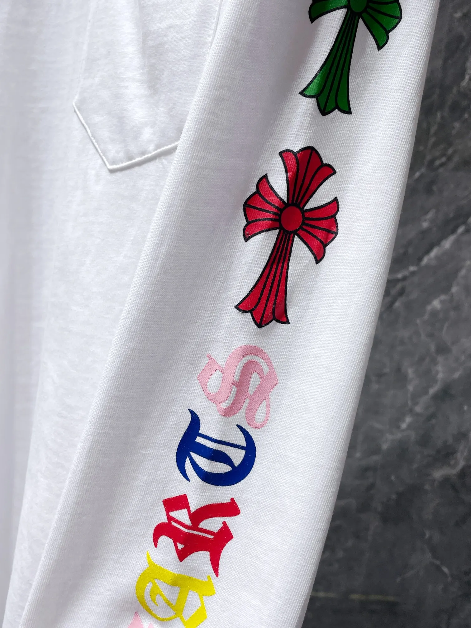 P160 Chrome Hearts🍁Long T series🍁 High-weight, environmentally friendly and high-quality top-quality fabrics Chrome classic scroll letter color cross group flower arm short sleeves Imported environmentally friendly glue printing and dyeing Counter synchronization 1:1 replica version Recommended color: black white Size: S, M, L, XL